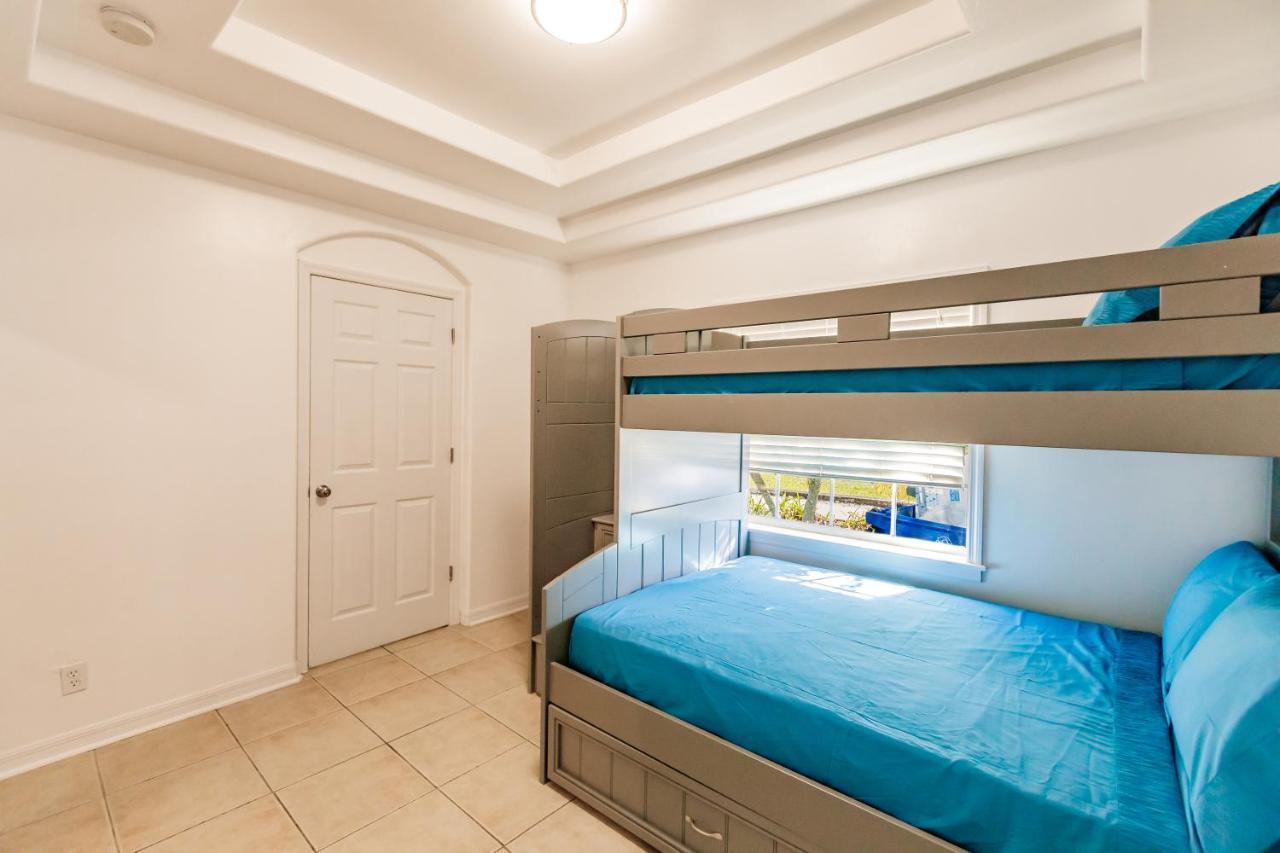 New! Dock Canal Family Home W/Pool & Gulf Access! 北迈尔斯堡 外观 照片