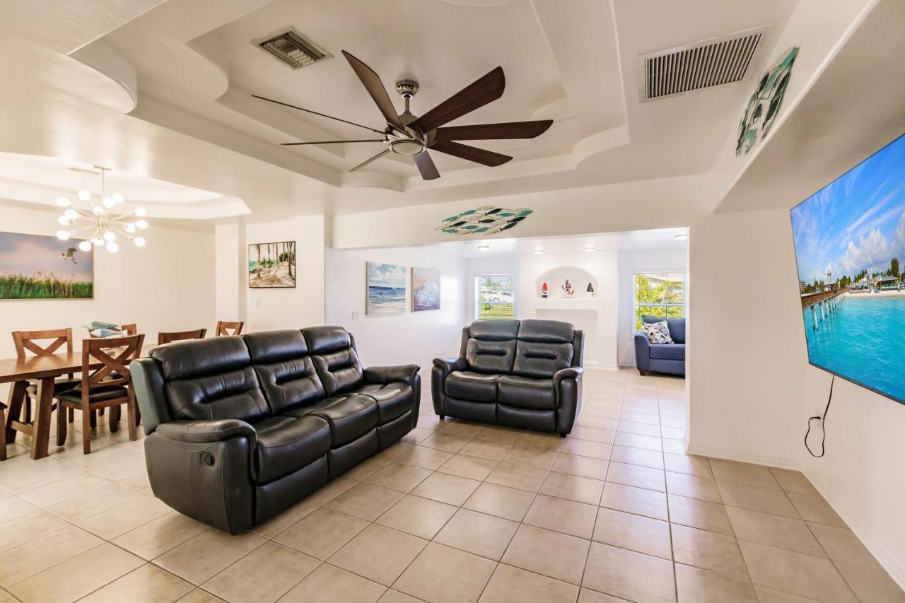 New! Dock Canal Family Home W/Pool & Gulf Access! 北迈尔斯堡 外观 照片